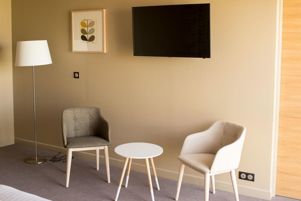 Hotel Dans Les Vignes Chamery Habitación foto
